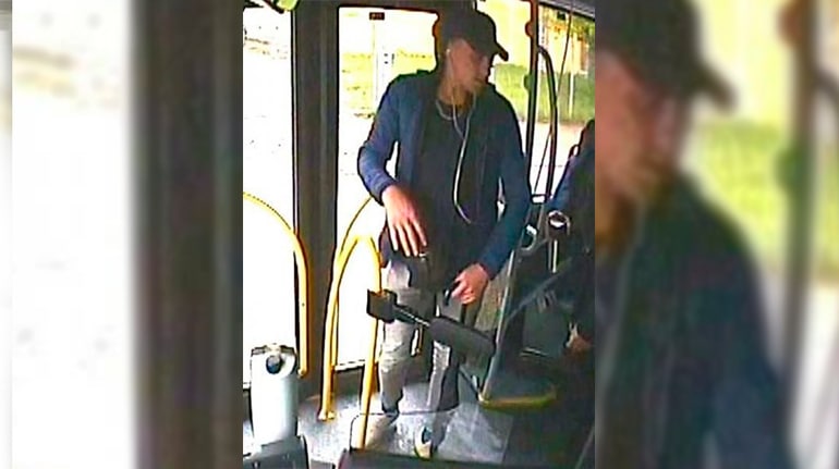 Fahrgast bespuckt und schlägt Busfahrer