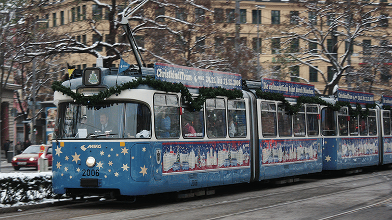 Die Münchner ChristkindlTram fährt wieder