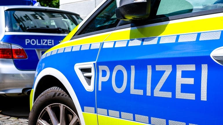 Betrunkener sticht auf Passanten ein – 19-Jähriger in Lebensgefahr