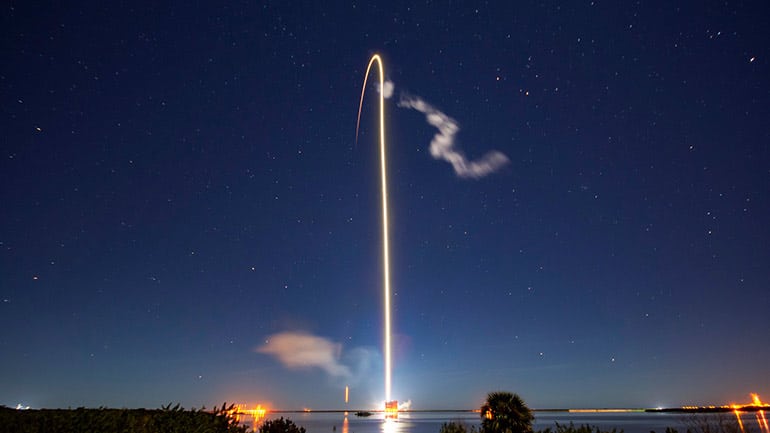 Satelliten-Lichterkette am Himmel über München