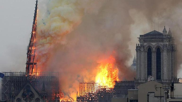 Liveticker: Großfeuer in Pariser Kathedrale Notre-Dame