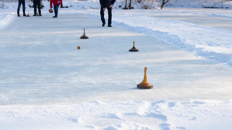 Die besten Locations fürs Eisstockschießen in München