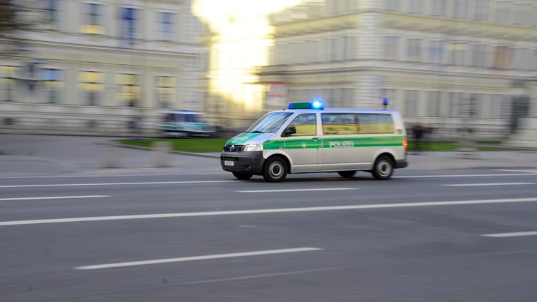 Zeugen gesucht: 21-jährige Münchnerin beim Pinkeln begrapscht