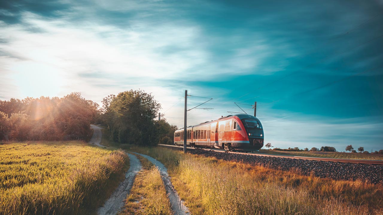 «Swipe + Ride»: Pilotprojekt für entspanntes Bahnfahren wird auf Regensburg ausgeweitet