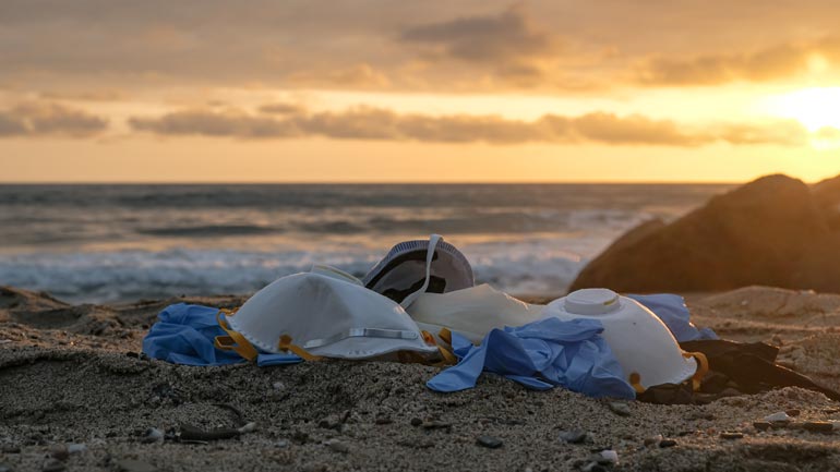 FFP2-Masken und Corona-Selbsttests: Das solltest du beim Wegwerfen beachten