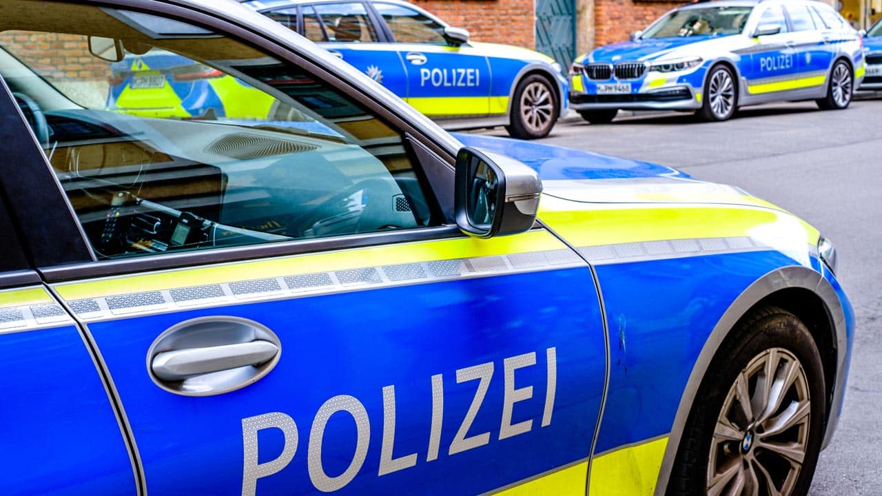 Fahrer flüchtig: Kind wird von Auto angefahren und schwer verletzt