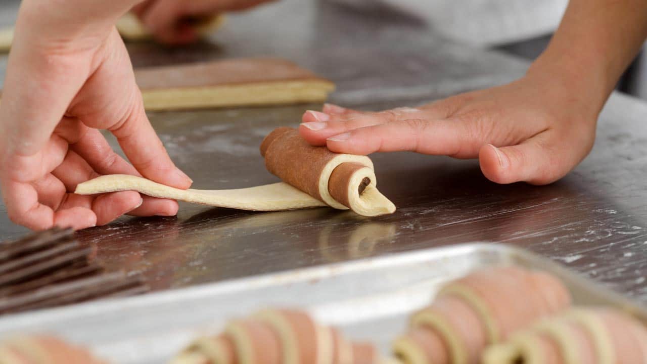 Leckere Bananen-Blätterteig-Croissants: Einfacher Snack für zuhause