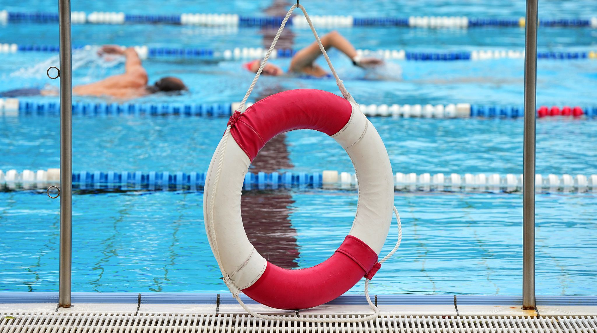 Zu viel Schweiß und Sonnencreme – Freibad schließt für einen Tag